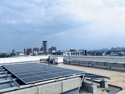 SUPERSOLAR помогает Университету Хуацяо установить самоподдерживающуюся солнечную энергетическую систему